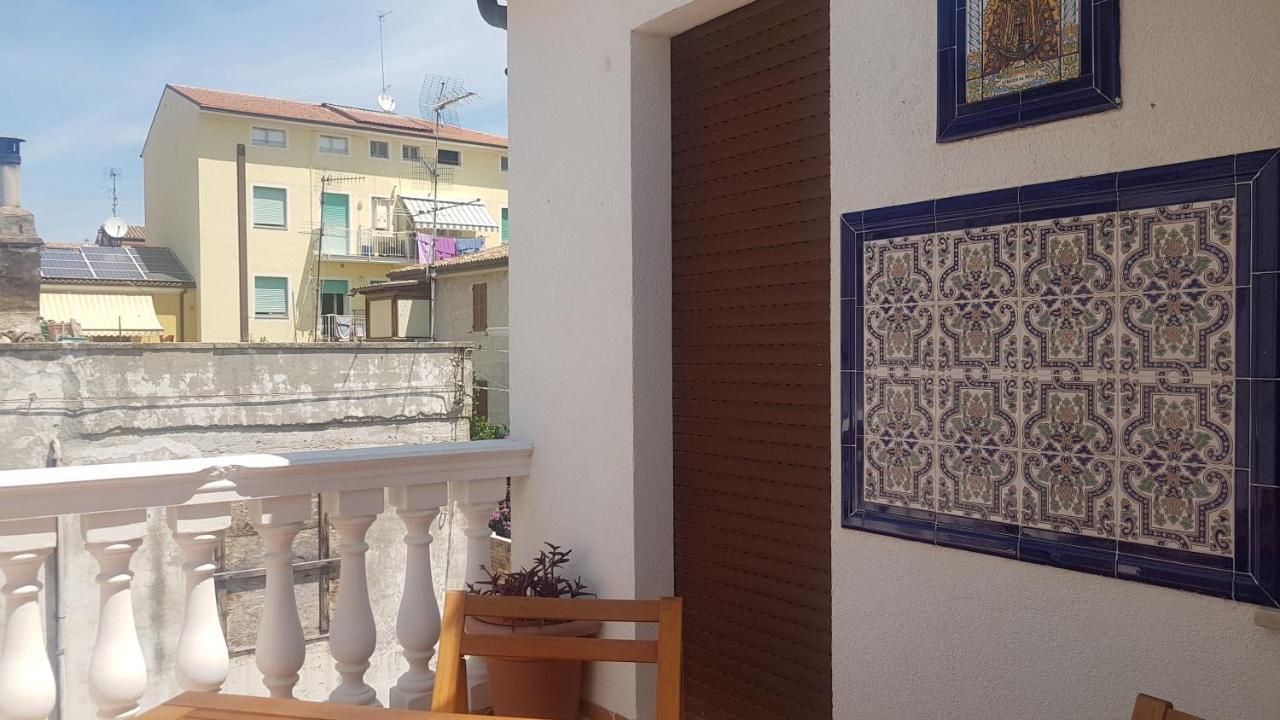 La Casa Blanca Bed and Breakfast Grottammare Exteriör bild